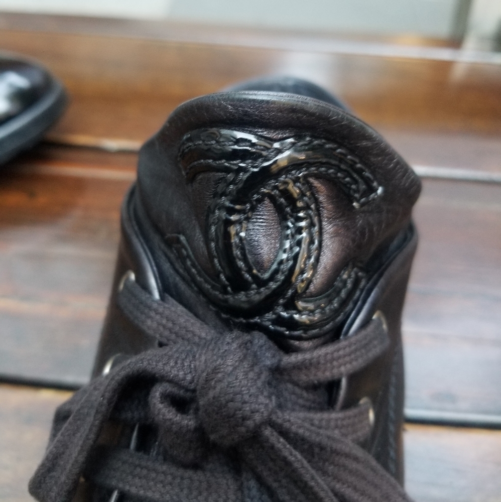 🆕 Chanel CC logo Cap Toe Shoes - Picture 7 of 10